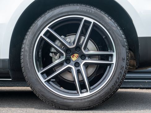 Certified 2021 Porsche Macan S AWD/4WD image 13
