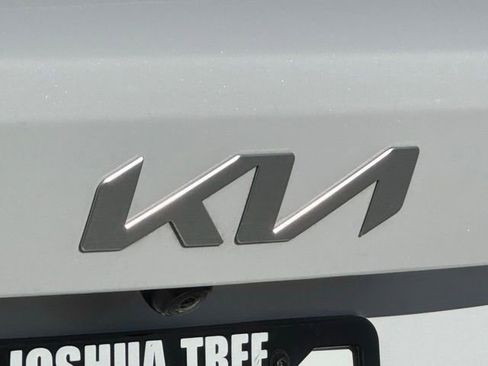Used 2023 Kia Sorento LX image 12