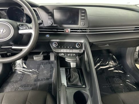 Used 2023 Hyundai Elantra SEL FWD image 18