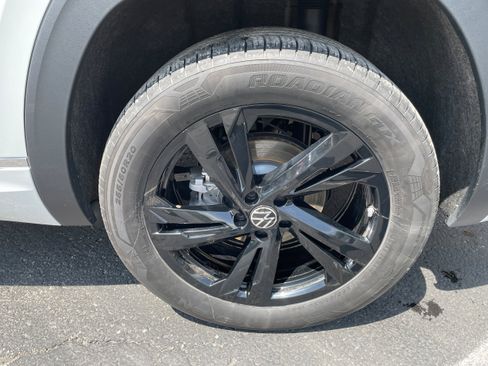Used 2024 Volkswagen Atlas Cross Sport SEL R-Line AWD/4WD image 11