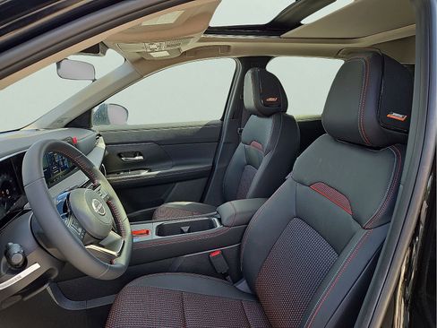 New 2026 Nissan Kicks SR w/ SR Premium Package FWD image 12
