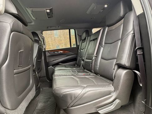 Used 2017 Cadillac Escalade ESV Luxury AWD/4WD image 23