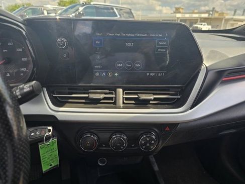 Used 2025 Chevrolet Trax RS w/ Driver Confidence Package FWD image 9