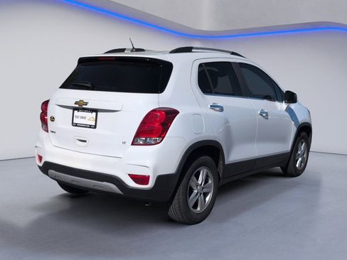 Used 2020 Chevrolet Trax LT w/ LT Convenience Package FWD image 3