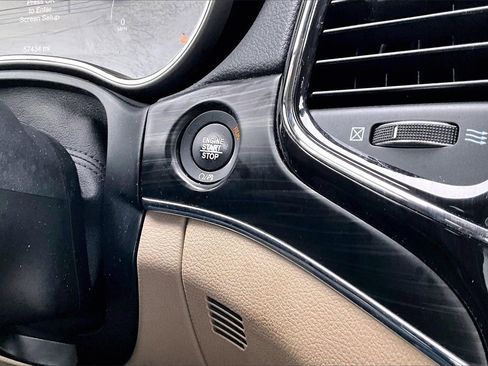 Used 2021 Jeep Grand Cherokee Limited image 27