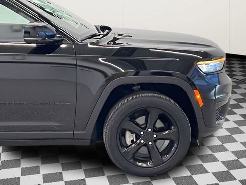 Used 2024 Jeep Grand Cherokee L Laredo AWD/4WD image 7
