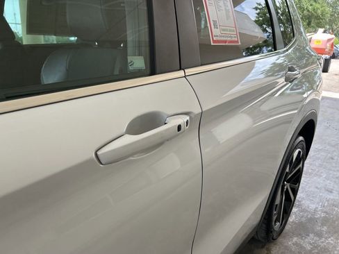 Used 2023 Mitsubishi Outlander SE FWD image 13