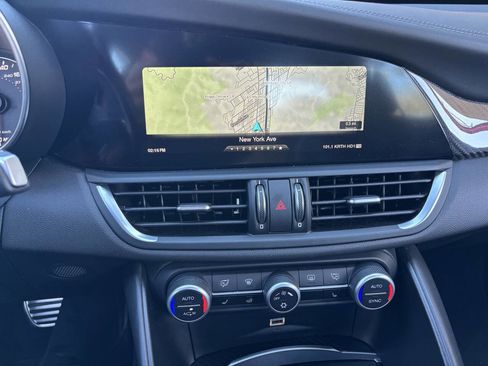 Used 2017 Alfa Romeo Giulia Quadrifoglio image 13