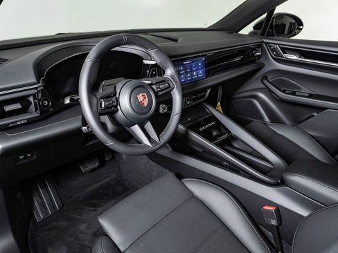 New 2026 Porsche Macan 4 Electric image 4