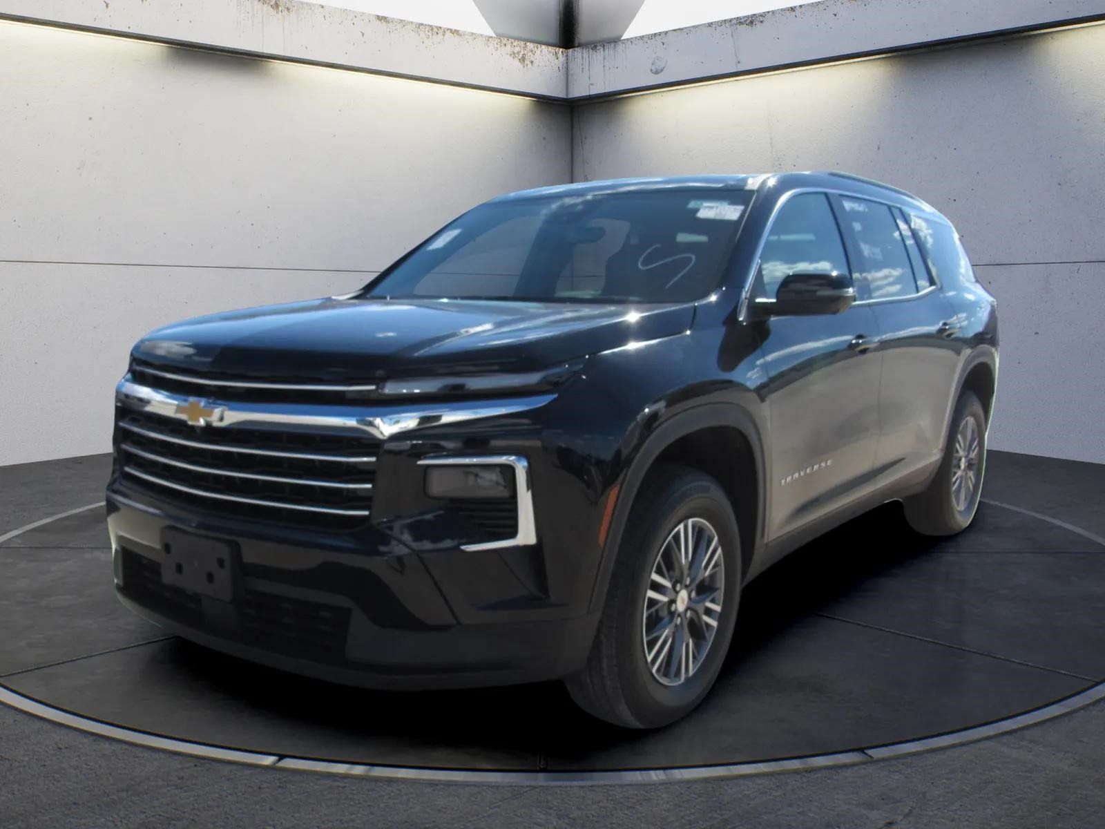 Used 2026 Chevrolet Traverse LT w/ Driver Confidence Package AWD/4WD image 1
