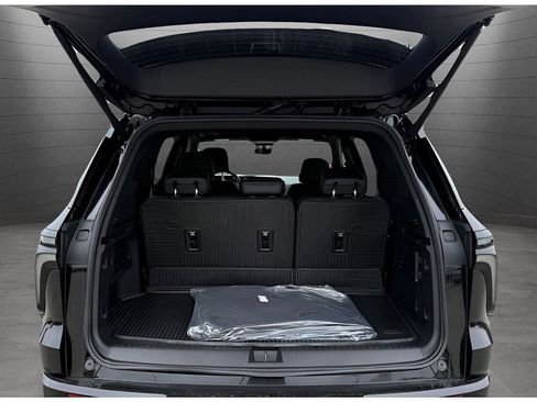 New 2026 Chevrolet Traverse High Country w/ LPO, Floor Liner Package image 17