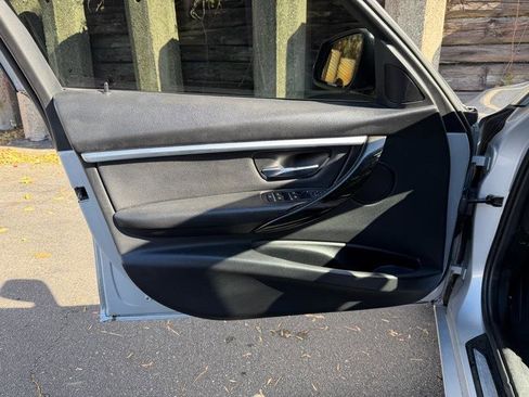 Used 2018 BMW 330i Sedan RWD image 16