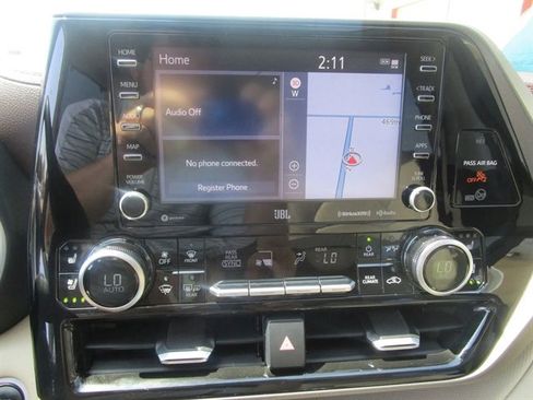Used 2020 Toyota Highlander Limited image 30