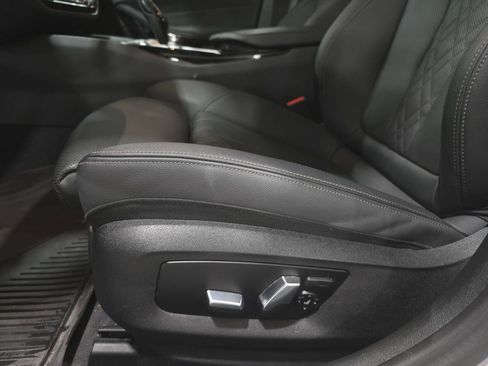 Used 2023 BMW 530e w/ Convenience Package image 27