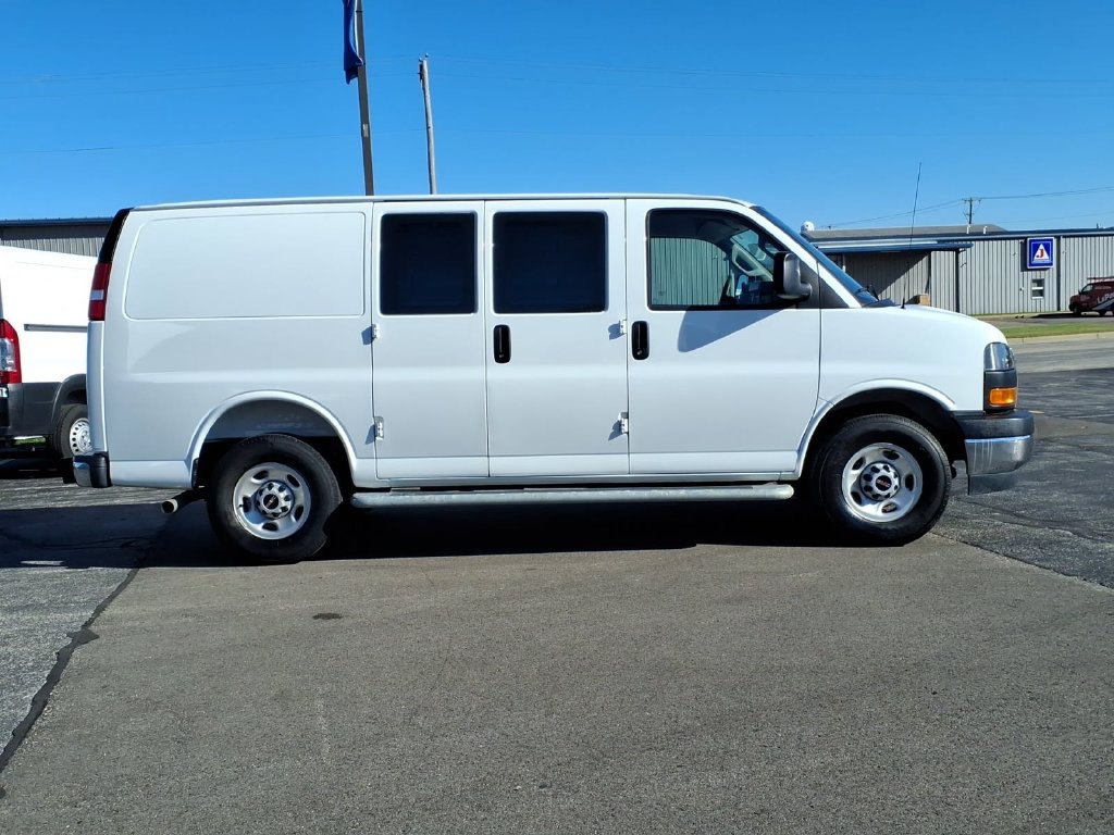 Used 2025 GMC Savana 2500 w/ Driver Convenience Package RWD image 4