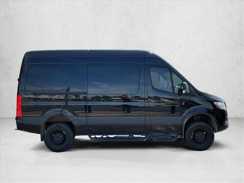 Used 2022 Mercedes-Benz Sprinter 2500 image 4