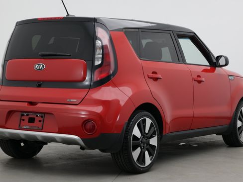 Used 2018 Kia Soul + FWD image 7