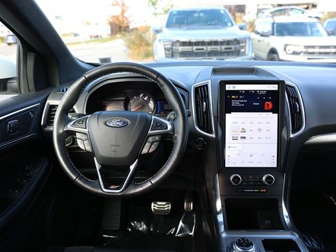 Certified 2022 Ford Edge ST image 16