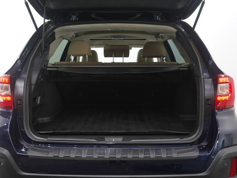 Used 2018 Subaru Outback 3.6R Limited image 17