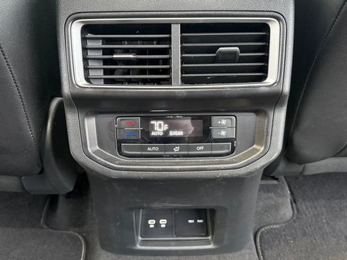 Used 2024 Volkswagen Atlas SE image 35