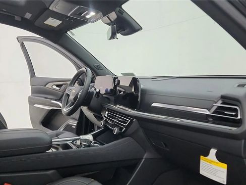 Used 2025 Chevrolet Traverse High Country AWD/4WD image 53