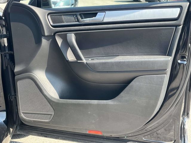 Used 2017 Volkswagen Touareg Wolfsburg Edition AWD/4WD image 27
