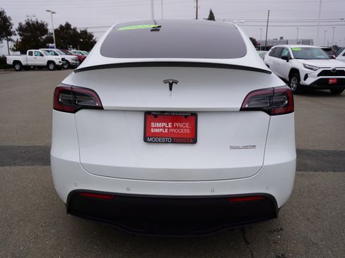 Used 2022 Tesla Model Y Performance image 9