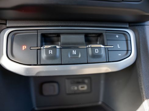 Used 2023 GMC Acadia SLT AWD/4WD image 27