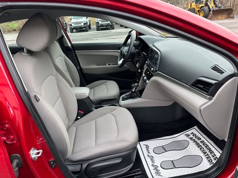 Used 2020 Hyundai Elantra SE image 27