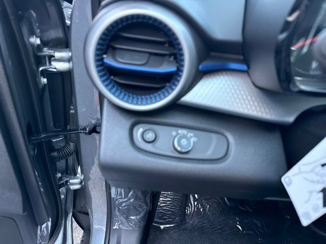 New 2026 Chevrolet Trax LS w/ LS Convenience Package FWD image 16