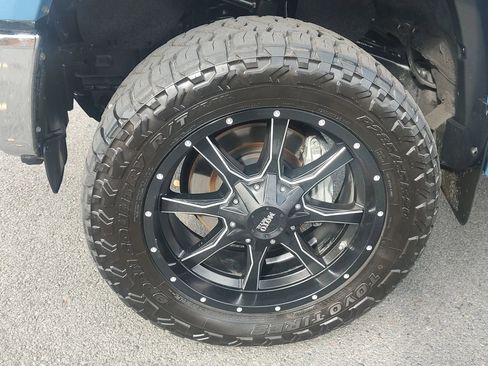 Used 2019 Toyota Tundra SR5 w/ SR5 Upgrade Package image 18