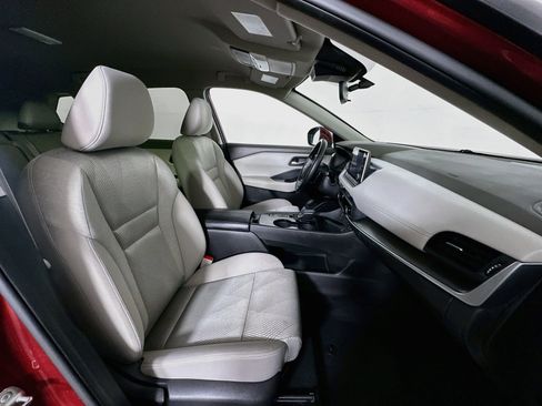 Used 2025 Nissan Rogue SV FWD image 30