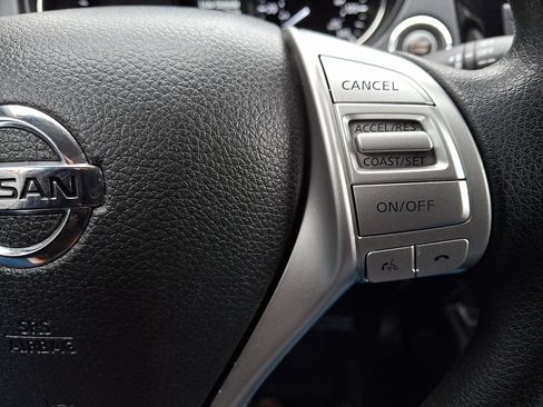 Used 2016 Nissan Rogue SV w/ SV Premium Package image 22