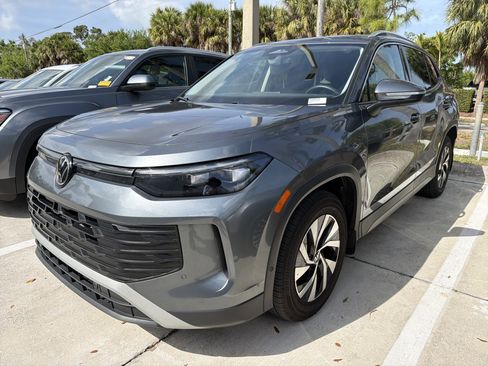 Used 2025 Volkswagen Tiguan S image 3