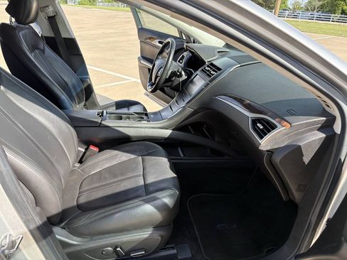 Used 2013 Lincoln MKZ FWD image 11