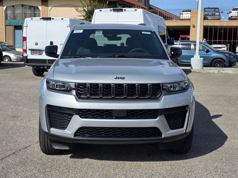 New 2026 Jeep Grand Cherokee Altitude RWD image 2