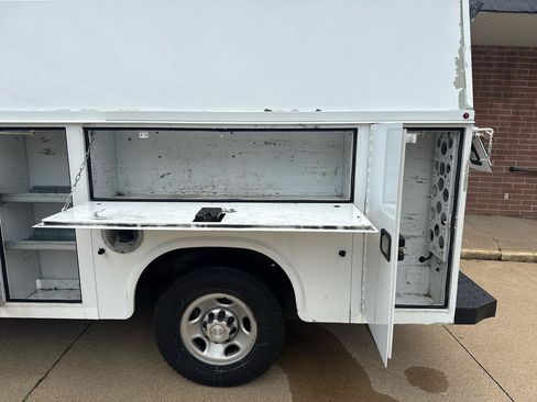 Used 2018 Chevrolet Express 3500 w/ Power Convenience Package RWD image 23