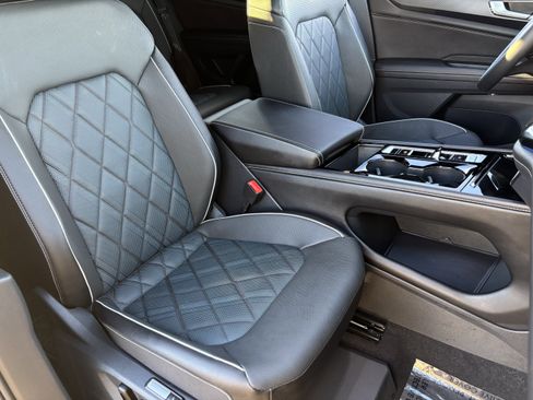 Certified 2025 Volkswagen Atlas Cross Sport SEL Premium R-Line image 8