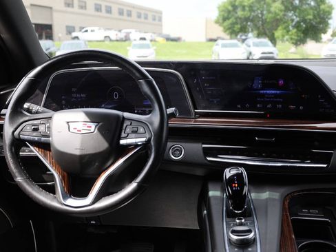 Used 2023 Cadillac Escalade Luxury AWD/4WD image 25
