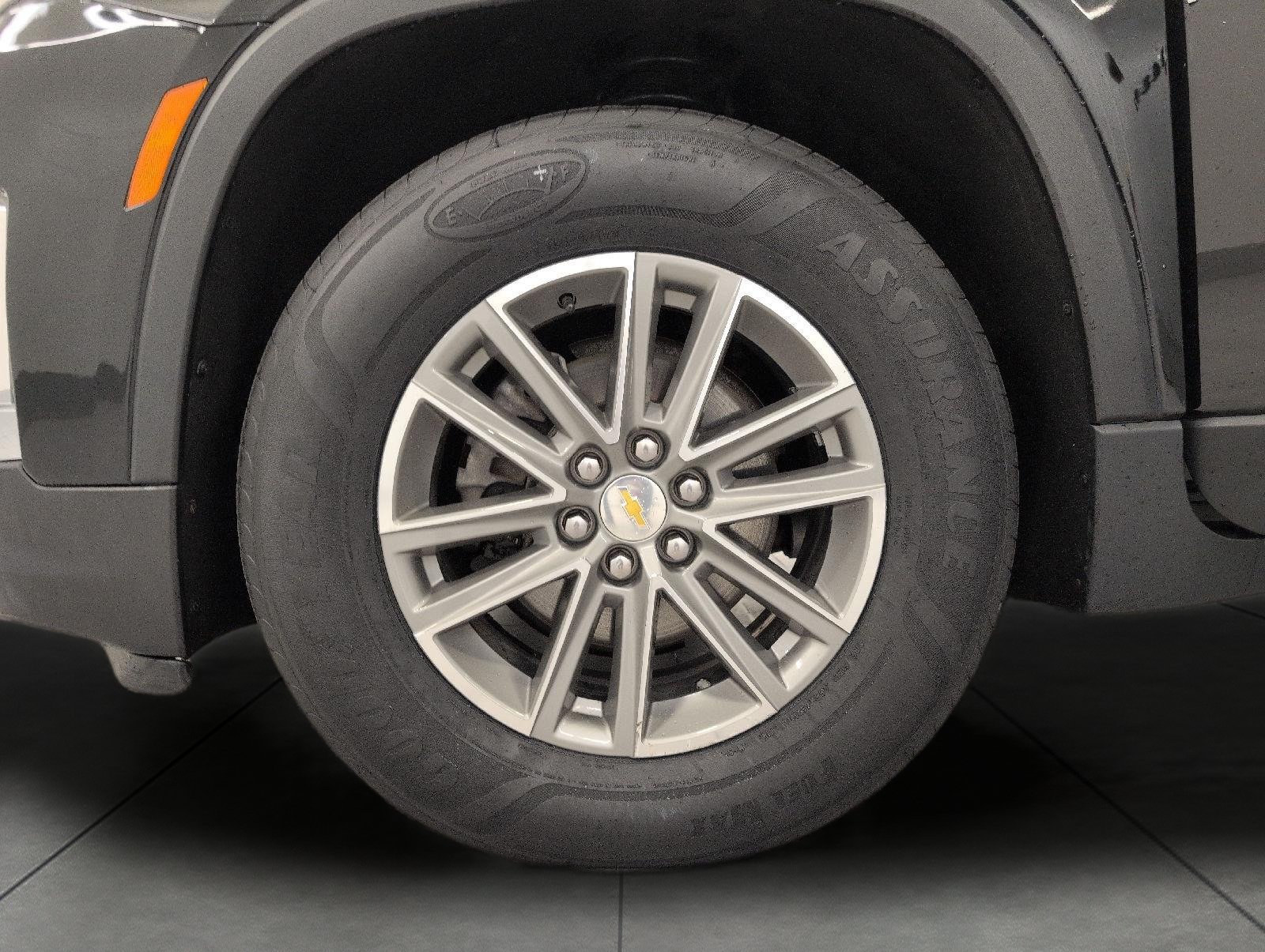 Used 2023 Chevrolet Traverse LT AWD/4WD image 3