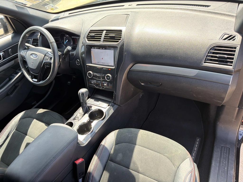 Certified 2019 Ford Explorer XLT w/ Equipment Group 202A FWD image 16