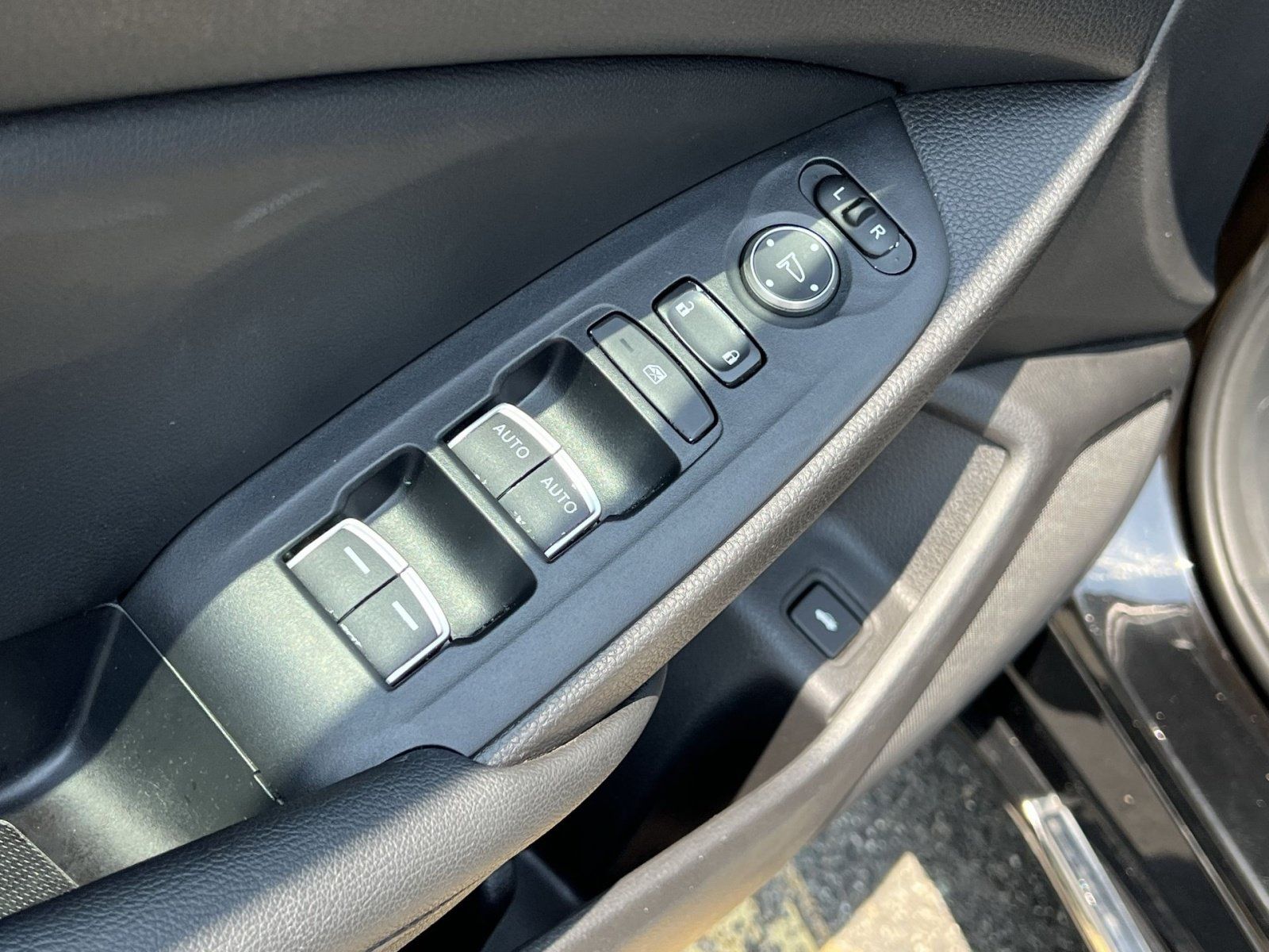 Used 2019 Honda Accord EX image 12