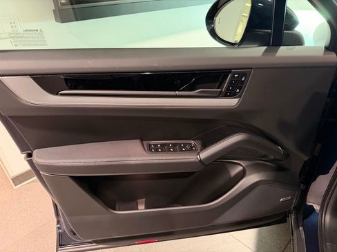 Certified 2026 Porsche Cayenne image 7