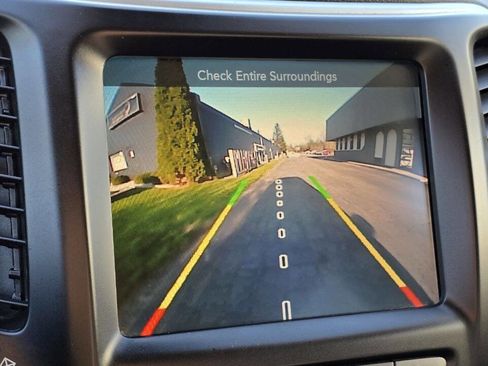 Used 2016 Jeep Cherokee Trailhawk w/ Leather Interior Group AWD/4WD image 19