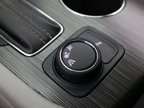 Used 2019 GMC Acadia SLT w/ LPO, Cargo Package FWD image 22