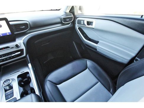 Certified 2022 Ford Explorer XLT w/ Equipment Group 202A image 14