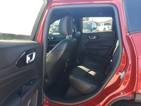 New 2026 Jeep Compass Latitude image 6