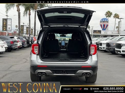 Used 2024 Ford Explorer Platinum w/ Technology Package AWD/4WD image 9