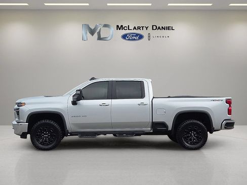 Used 2021 Chevrolet Silverado 2500 LT w/ Convenience Package AWD/4WD image 3