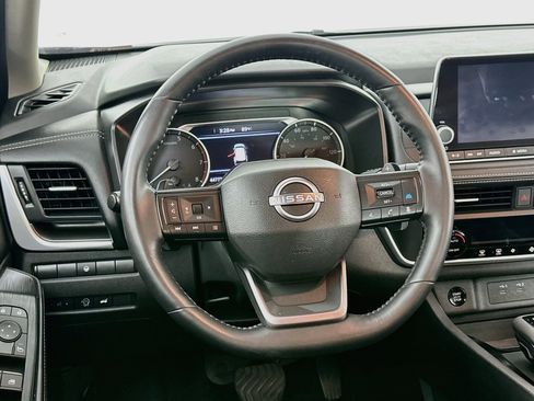 Used 2025 Nissan Rogue SV AWD/4WD image 18